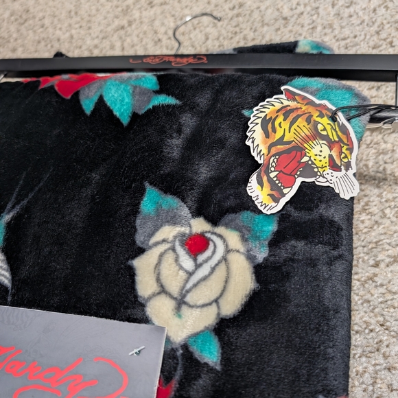 Ed Hardy Black Plush Throw - Picture 2 of 7